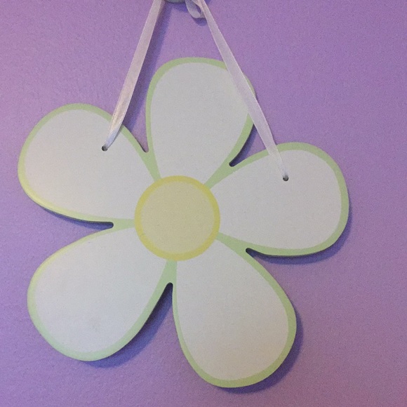 BRAND NEW GIRL ROOM DECOR - Picture 3 of 6